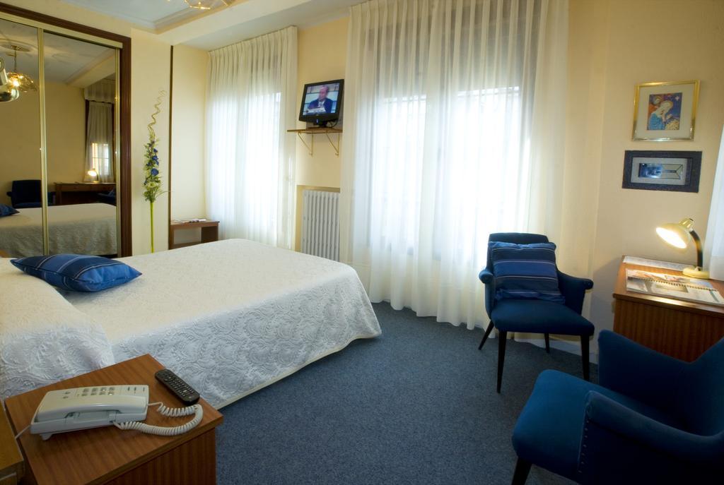 Hotel Castilla Gijon Luaran gambar